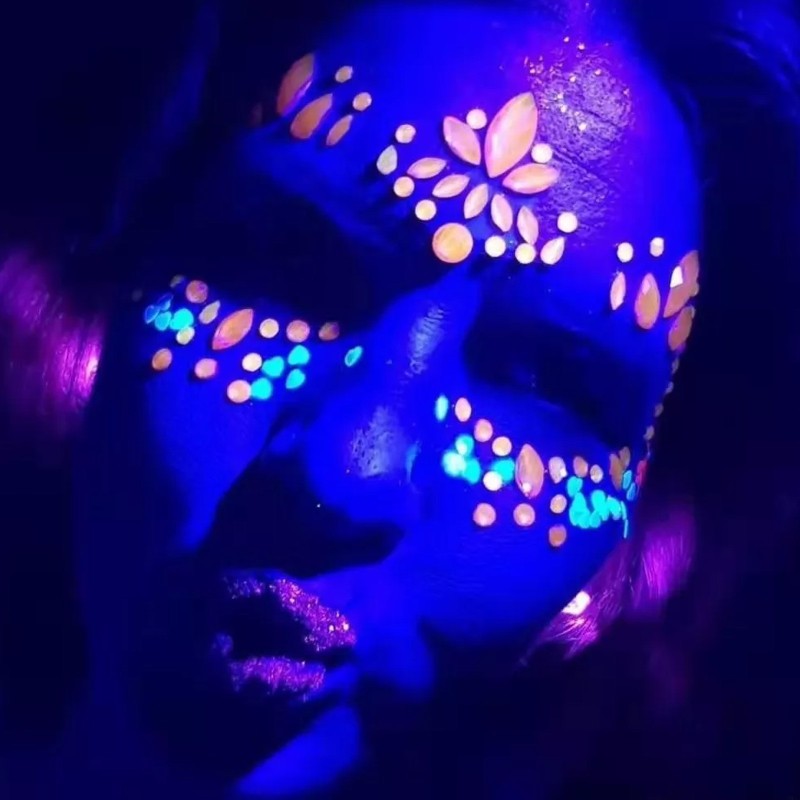 Świecące naklejki na twarz glow in the dark