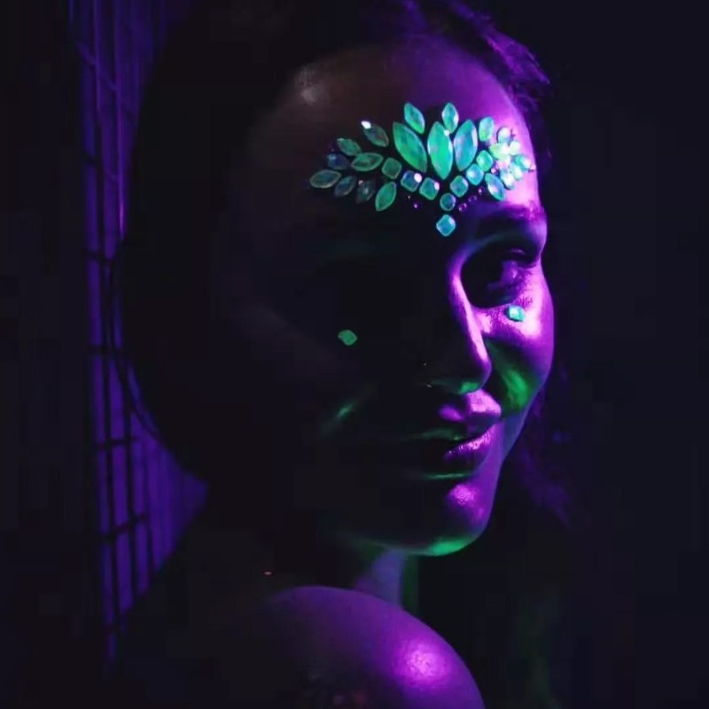 Świecące naklejki na twarz glow in the dark