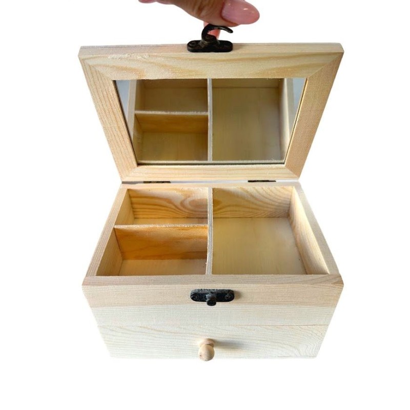 Duże pudełko drewniane z zamkiem