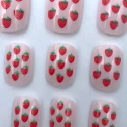 Paznokcie samoprzylepne truskawki