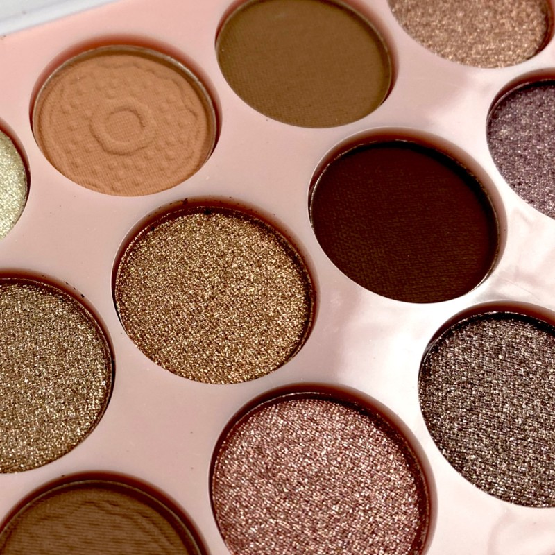 Paletka cieni cienie matowe i brokatowe smoke eyes glitter