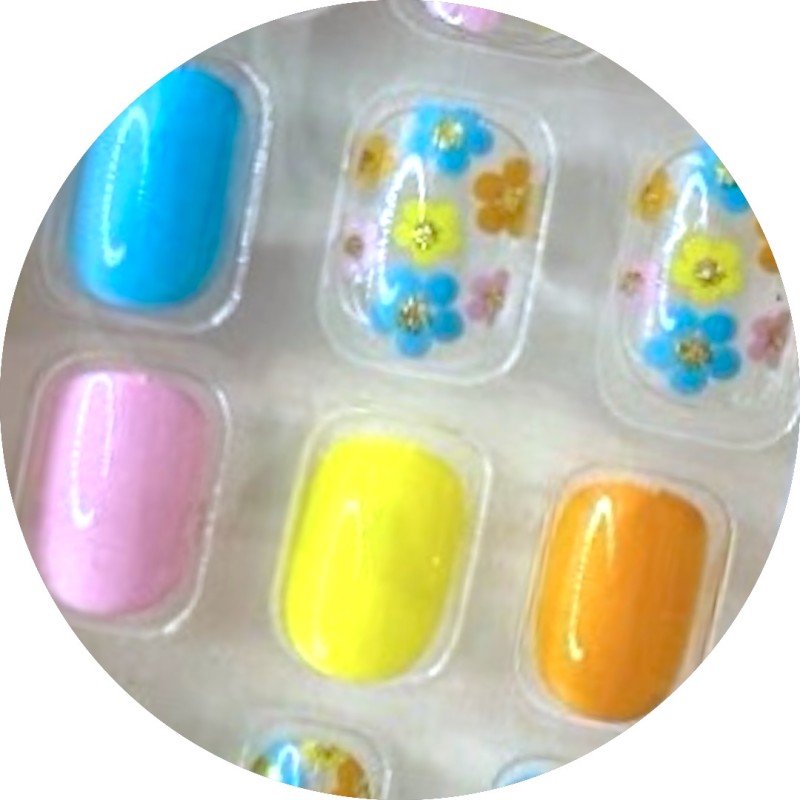 Paznokcie samoprzylepne kwiaty