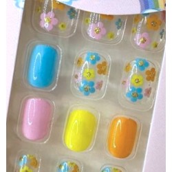 Paznokcie samoprzylepne kwiaty