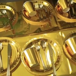 Zestaw naczynia jednorazowe talerzyki kubeczki złote