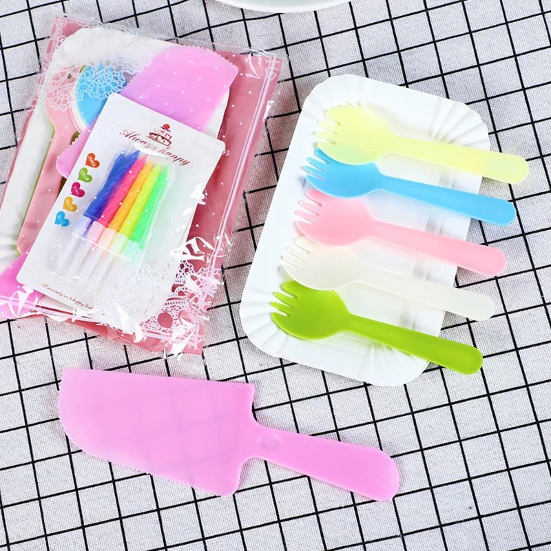 Zestaw talerzyki i sztućce do tortu 5 szt.