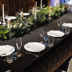 Obrus na stół imprezowy  czarny złote kropki 137x274cm