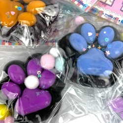 Gniotek łapka Czarna z brokatem Mochi Macaron Flavor