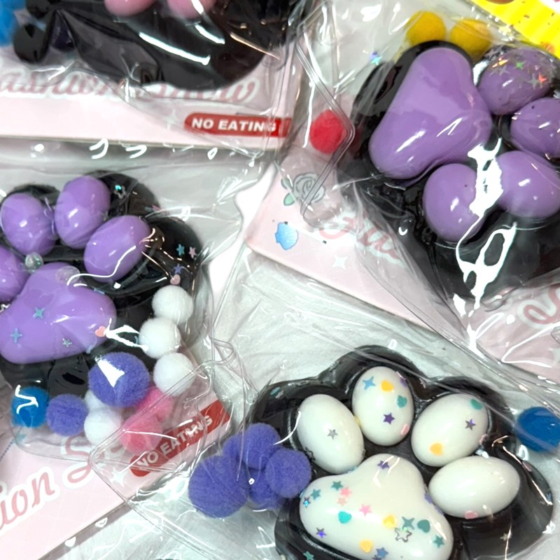 Gniotek łapka Czarna z brokatem Mochi Macaron Flavor