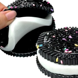 Gniotek taba Oreo Jumbo z posypką 10x10cm