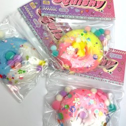 Squishy Donut Ciastko z Cekinami i Pomponami 7,5cm