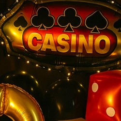 Balon foliowy Kasyno Casino 62x41 cm na imprezę Pokerową