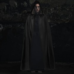 Zwiewna peleryna z kapturem Halloween 120 cm