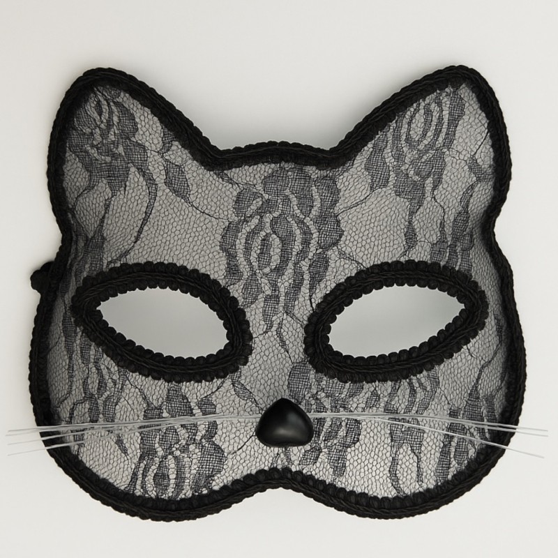 Biała maska kot z czarną koronką