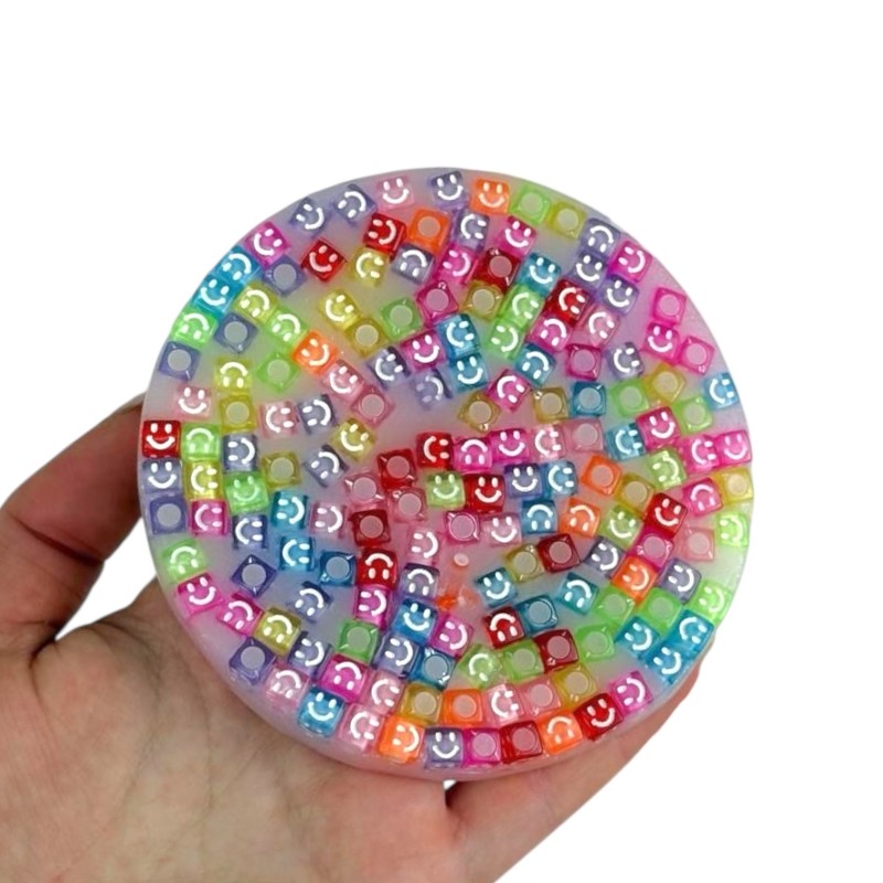 Gniotek slime z kolorowymi koralikami literki i emotki 1 zestaw