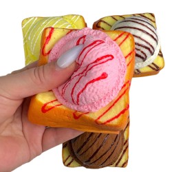 Squishy gniotek Slow Rising pachnące ciastko z lodami 7x7 cm